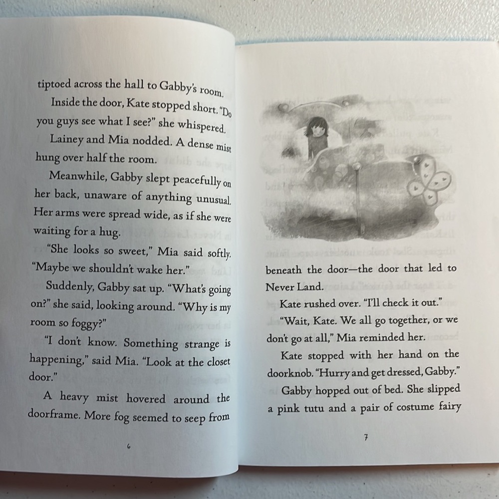 ๐2/$6 2-Book Bundle Never Girls Series - Picture 11 of 16